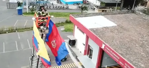 Equateur : un pompier anime le confinement en musique (vidéo)