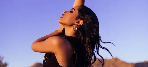 Becky G dévoile son confinement romantique avec son petit ami (photos)