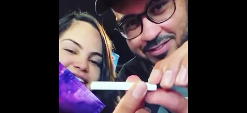 Natti Natasha fait un test de grossesse en live sur Instagram (vidéo)