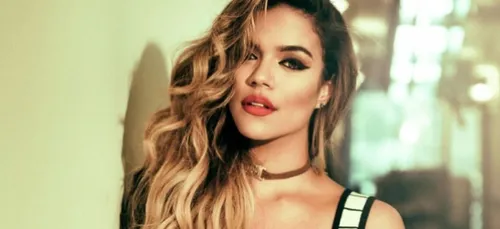 Karol G en dit plus sur sa rencontre avec Anuel AA dans sa nouvelle...