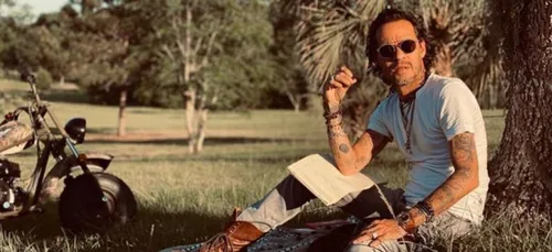 Marc Anthony sauve un cerf et s’attire la foudre des internautes...