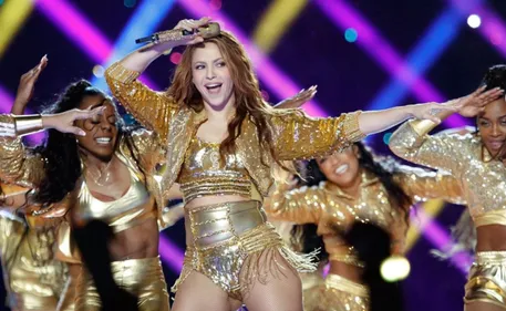 Shakira vend aux enchères la veste qu'elle portait au Super Bowl