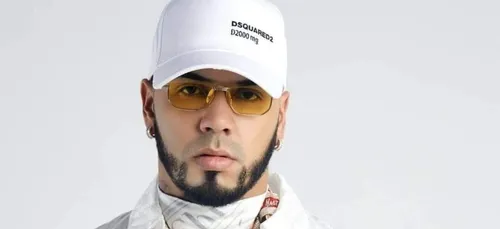 Cette chanteuse et actrice dévoile une imitation hilarante d’Anuel...