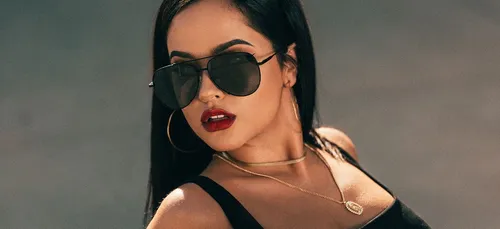Becky G dévoile sa ligne de lunettes (photos)
