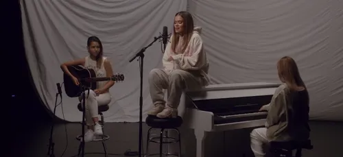 Karol G dévoile une version acoustique de "Ay, Dios Mío" (vidéo)