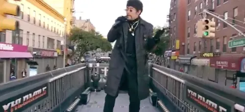 Bad Bunny paralyse New York avec un concert sur le toit d'un camion...