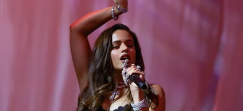 Quand Bad Bunny et Rosalía enflamment la scène du défilé de mode de...