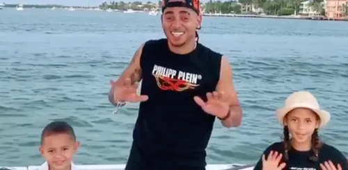 Ozuna fait fondre les internautes avec une nouvelle vidéo de lui...