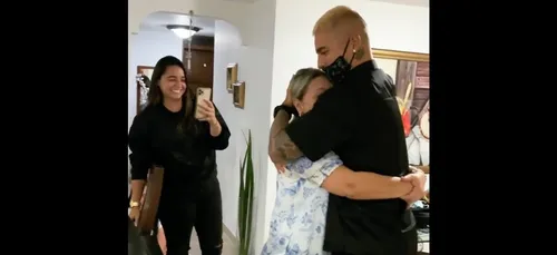 Maluma : ses émouvantes retrouvailles avec sa mère après cinq mois...