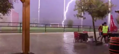 Grosse frayeur pour des joueurs de football espagnols (vidéo)