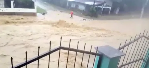 La tempête tropicale Iota entre au Honduras (vidéo)