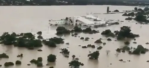 Iota : la tempête tropicale faiblit en Amérique centrale (vidéo)