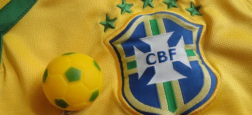 Un footballeur brésilien remplacé à la mi-temps car positif au Covid