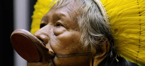 Amazonie : Raoni porte plainte pour “crime contre l’humanité”...