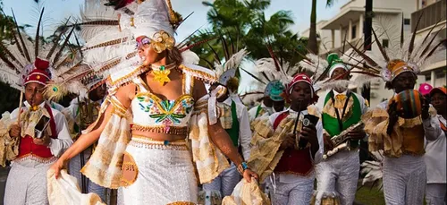 Martinique : malgré l’interdiction, plus de 1 000 carnavaliers dans...