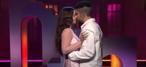 Quand Bad Bunny et Rosalía jouent au couple sur le plateau de...