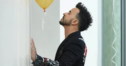 Luis Fonsi dévoile son nouveau tatouage réalisé par sa fille de 9...