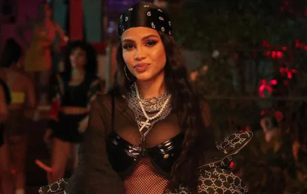 Enceinte, Natti Natasha montre le visage de son bébé pour la...