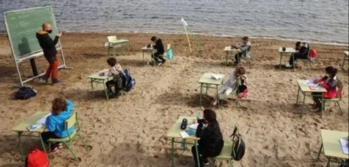 Une école espagnole s’installe sur une plage pour lutter contre le...