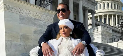 Jennifer Lopez célibataire : elle officialise sa rupture avec Alex...