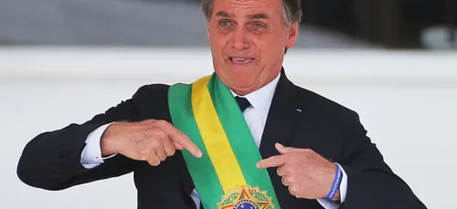 Jair Bolsonaro écope d’une amende après un bain de foule sans masque