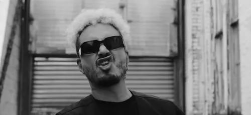 "Wherever I may roam" : J Balvin revisite le célèbre tube de...