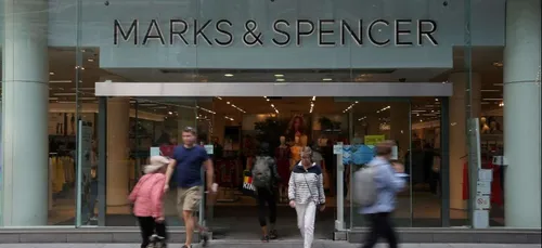 Marks & Spencer annonce la fermeture de 11 magasins en France à...