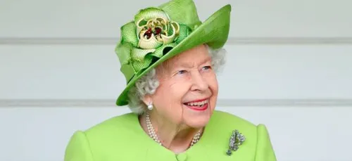 Elizabeth II reprend du service!