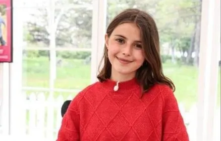 LE MEILLEUR PATISSIER est une superbe pâtissière de 16 ans