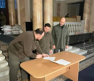 L'Ukraine signe sa demande d'adhésion à l'Europe