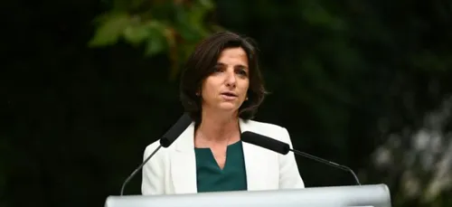 Emmanuel Macron met fin aux fonctions de la secrétaire d'État...