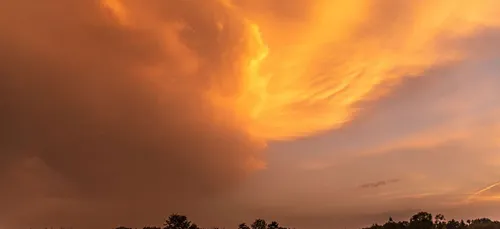 La pluie de sable venue du Sahara est légèrement radioactive et...