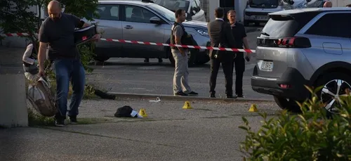 Un père d'élève poignardé devant un collège