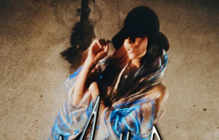 Shy'm - De retour avec  Elle danse encore