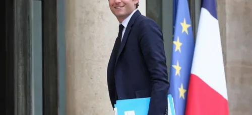 Nouveau calendrier pour le Bac et interdiction du port de l'abaya à...