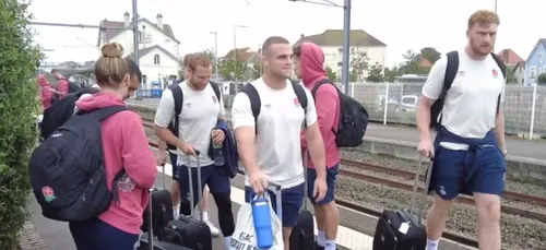 Les rugbymen du XV de la Rose ont embarqué à Etaples en direction...