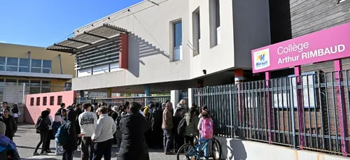 Une adolescente gravement agressée devant son collège