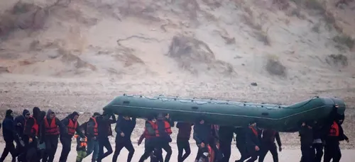 5 migrants au moins dont 1 enfant sont morts en tentant de...