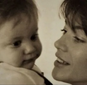 "Maman est partie...." Thomas Dutronc annonce la mort de sa mère,...