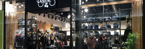 La boutique de prêt-à-porter "Le Temps des Cerises" à Lille recrute...