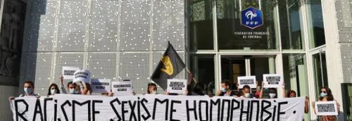 SOS Racisme manifeste devant le siège de la FFF pour contester les...