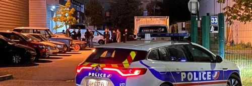 2 policiers se font dérober leurs armes, avant de se faire tirer...