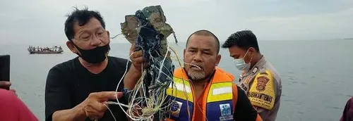 Indonésie : Un Boeing 737 s'écrase dans la baie de Jakarta - 56...
