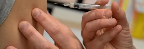 La vaccination en pharmacie possible "à partir de la semaine du 15...