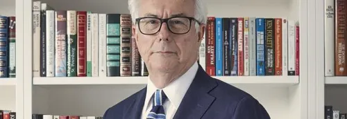 Ken Follett offre ses droits d'auteur pour rénover une cathédrale...