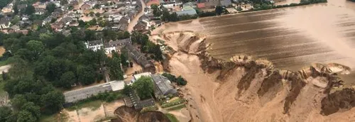 Allemagne : Un spectaculaire glissement de terrain, consécutif aux...