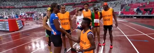 Jeux paralympiques : Un guide demande en mariage sa partenaire...