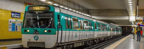Insolite : Une petite fille est née ce matin sur la ligne 8 du...