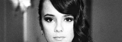 Alizée dans les studios de Mona FM