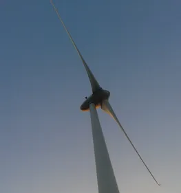 La toute première éolienne flottante française prend forme à St...